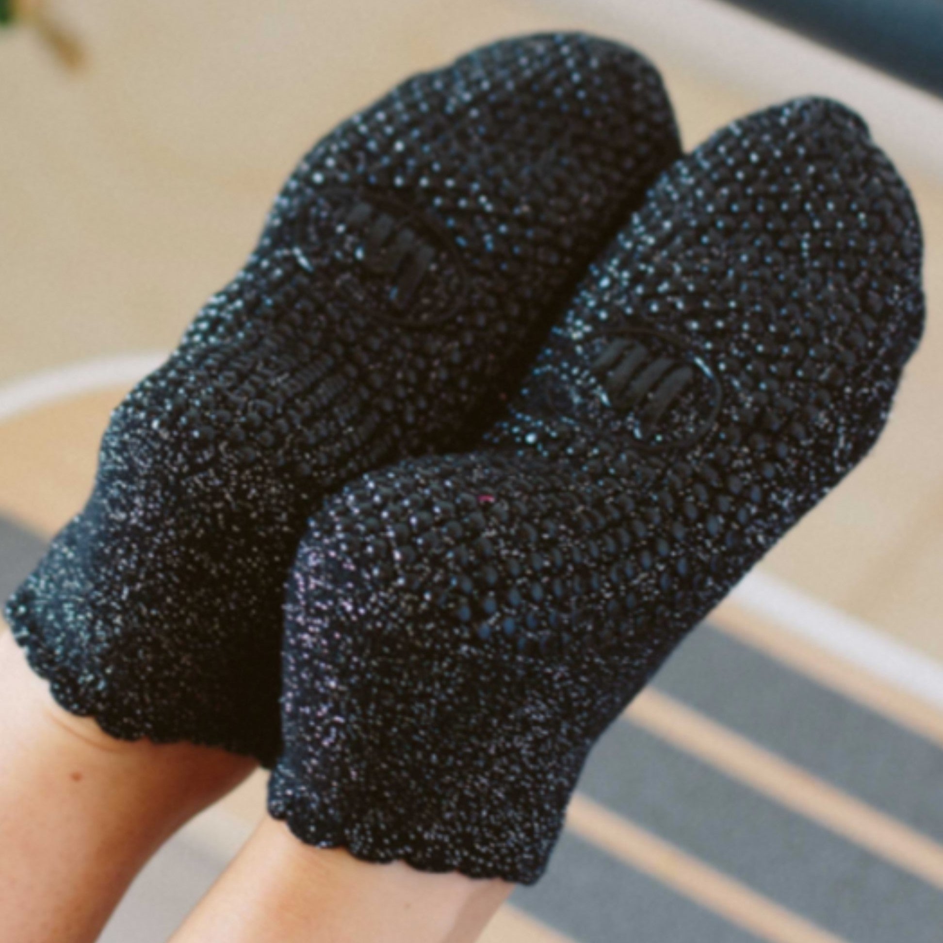 http://www.simplyworkout.com/cdn/shop/products/moveactive-classic-low-rise-grip-socks-black-sparkle-frill.jpg?v=1647018247