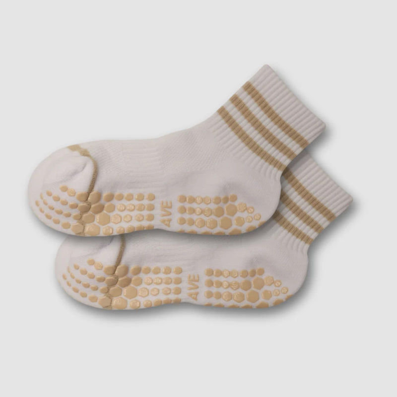 5th Avenue Active Sporty Chic Quarter Crew White Tan Grip Socks 2