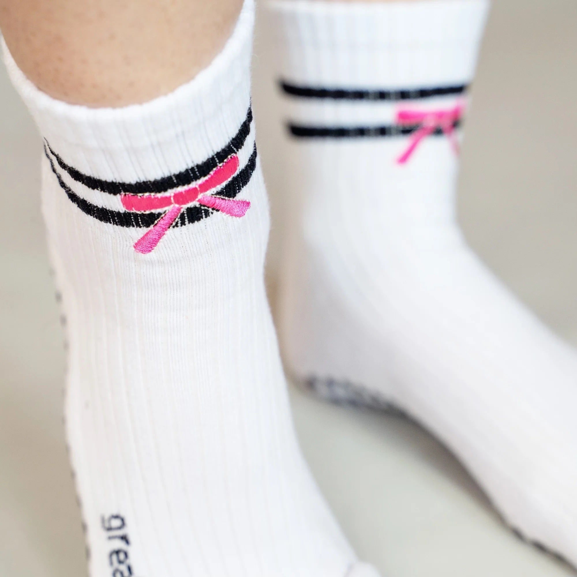 Jess Crew Grip Sock - Pink Bow (Barre/Pilates/Yoga) - Great Soles
