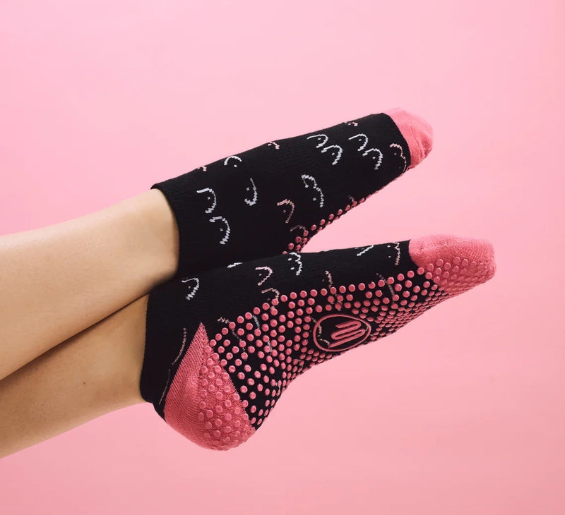 move active classic low rise body love BCA grip socks