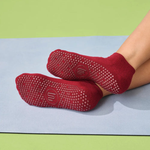 Move Active Classic Low Rise Crimson Grip Socks 1