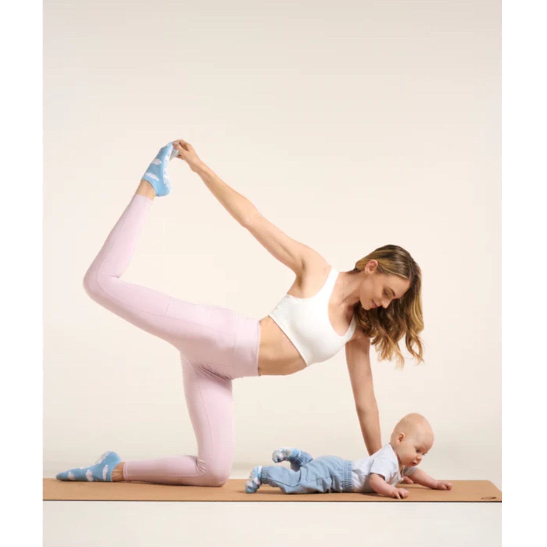 https://www.simplyworkout.com/cdn/shop/files/move-active-mini-me-mums-and-bubs-fluffy-clouds-grip-socks_2.jpg?v=1700202275