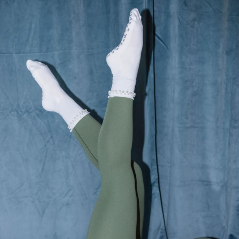 pilates honey white pearl grip socks