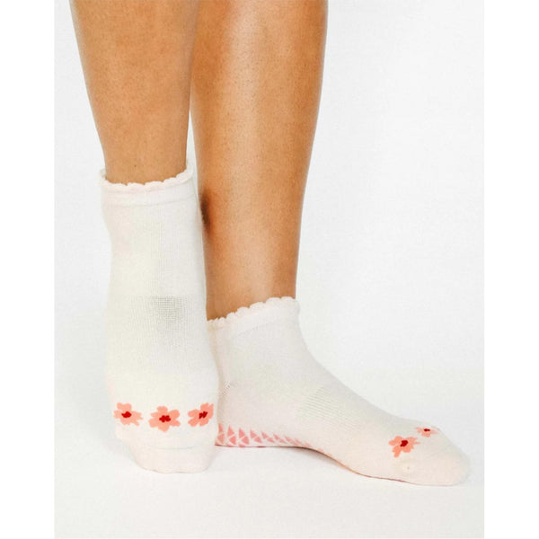 pointe studio blossom grip socks blush pink