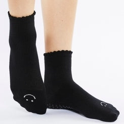 pointe studio happy ankle crew black grip socks