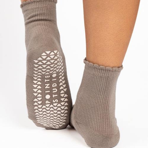 pointe studio happy ankle taupe grip socks