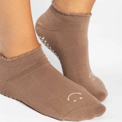 Pointe Studio Happy Ankle Nougat Grip Socks 3