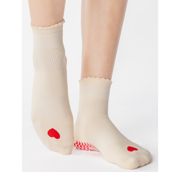 pointe studio love ankle ivory grip socks