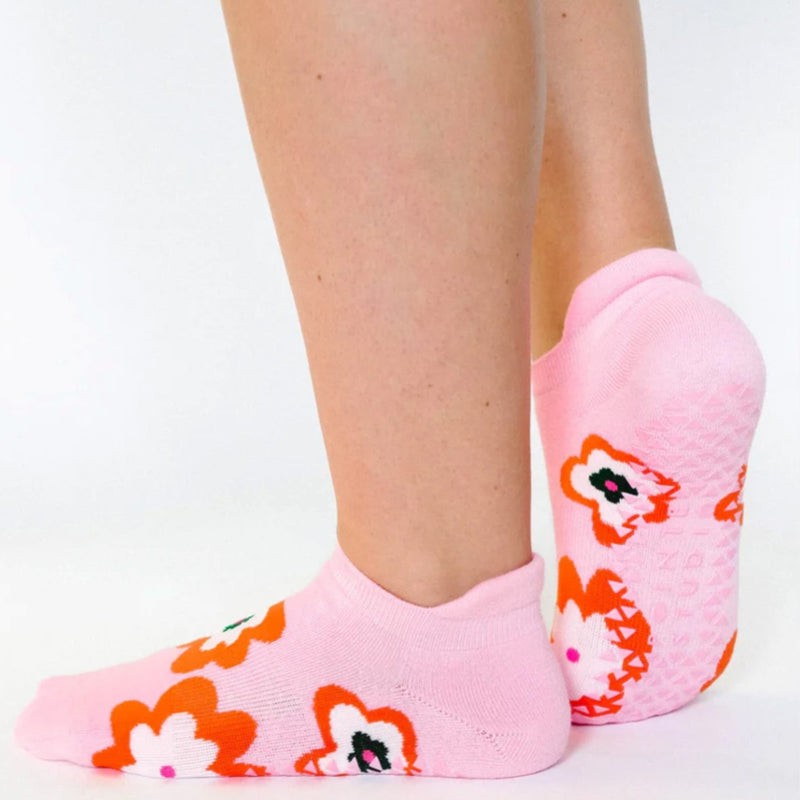 pointe studio posy pink grip socks 