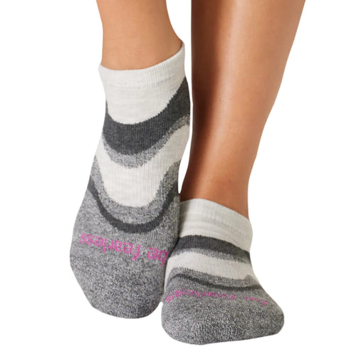 sticky be socks - #BeChill in our men's grip socks ~ bit.ly/3dXn6rj