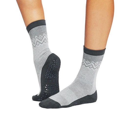 tavi active jess arctic crew grip socks grey