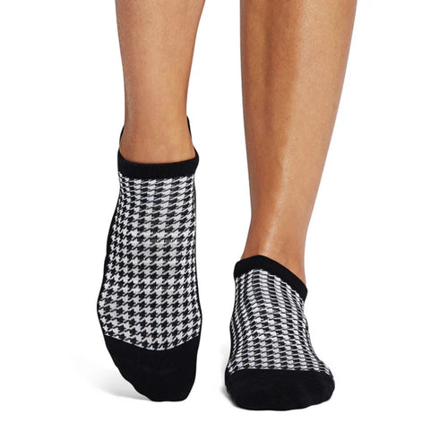 tavi active savvy houndstooth grip socks