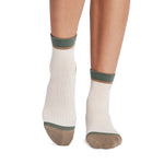 tavi aria evergreen grip socks