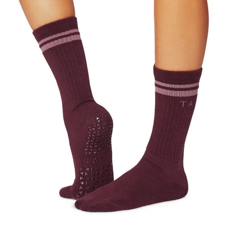 tavi active kai wine grip socks crew