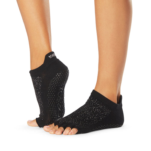 ToeSox Full Toe Luna Grip Socks – 5-Toe Mesh Panel Design, Non-Slip Socks,  Natural Toe Movement, Pilates Socks, Yoga Socks, Toe Socks for Dance, Barre  & Ballet, Black, Small : : Clothing