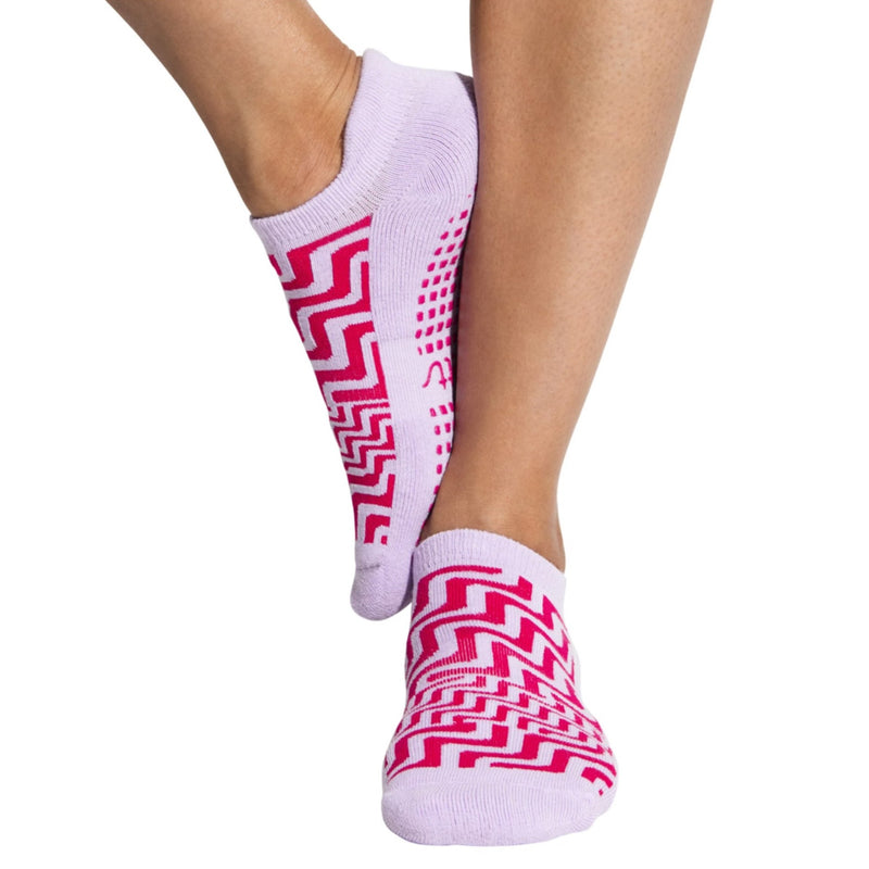 Tucketts Closed Toe Grip Socks Magenta Steps