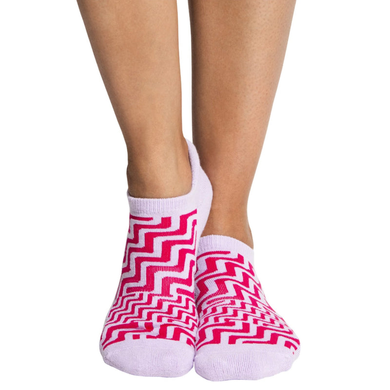 Tucketts Closed Toe Grip Socks Magenta Steps