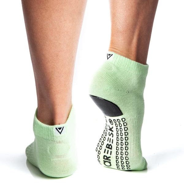 Pilates + Barre + Yoga Grip Socks // Arebesk Fishnet Toe Sock in Black –  SIMPLYWORKOUT