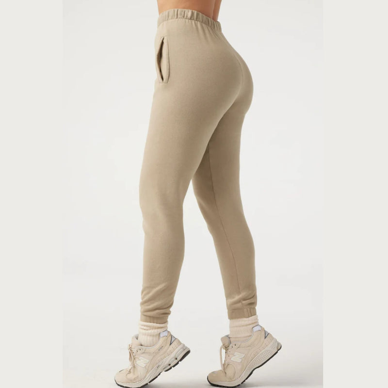 https://www.simplyworkout.com/cdn/shop/products/Joah-Brown-Jogger-Empire-Desert-French-Terry_3_800x.jpg?v=1698951911