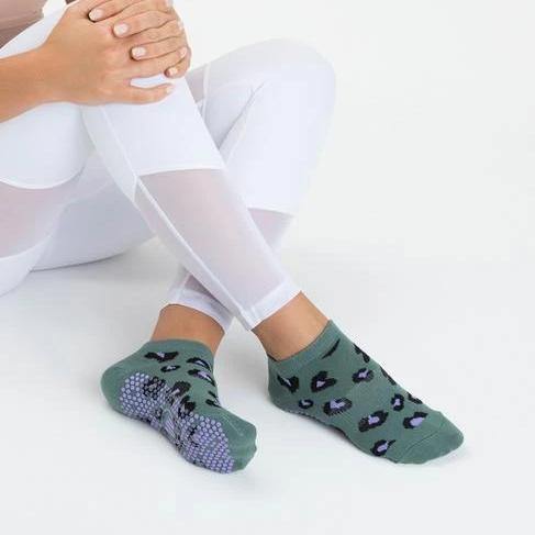 Move Active Classic Low Rise Grip Socks Cheetah Green 