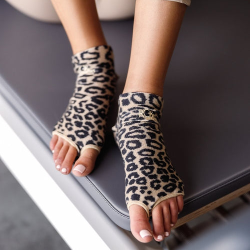 Toeless Yoga Socks Non-slip Grips For Yoga Dance Barefoot Workout Cotton  Open Toe Women Sports Socks at Rs 158/pair, Grip Socks in Gurgaon