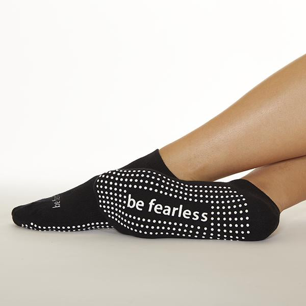 Be Fearless Black White Grip Socks - Sticky Be - simplyWORKOUT –  SIMPLYWORKOUT