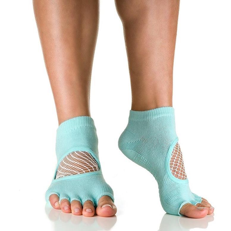 https://www.simplyworkout.com/cdn/shop/products/arabesk-teal-barre-and-pilates-socks_2.jpg?v=1625160749