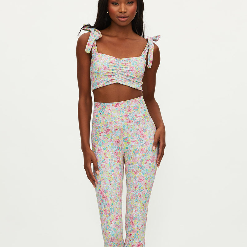 https://www.simplyworkout.com/cdn/shop/products/beach-riot-piper-legging-forget-me-not-floral_4_800x.jpg?v=1677866650