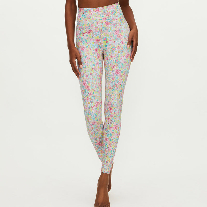 https://www.simplyworkout.com/cdn/shop/products/beach-riot-piper-legging-forget-me-not-floral_800x.jpg?v=1677866650
