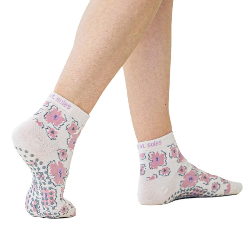 Floral Grip Socks (Barre/Pilates) - Great Soles - simplyWORKOUT –  SIMPLYWORKOUT