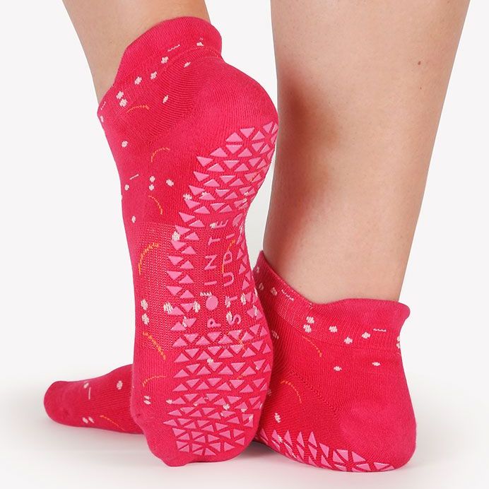 https://www.simplyworkout.com/cdn/shop/products/pointe-studio-tick-tock-fuchsia-grip-socks_2.jpg?v=1647921185