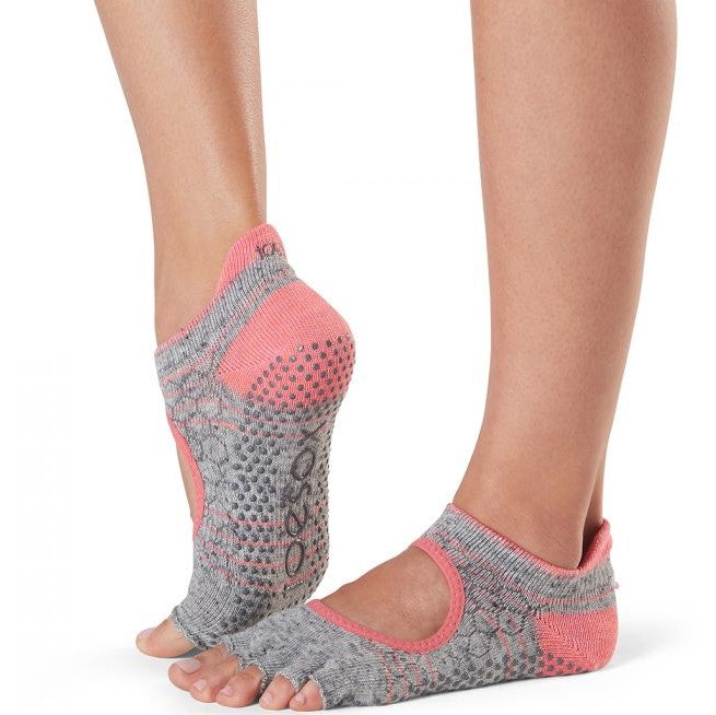 Toesox Bellarina Grip Yoga Pilates Socks. Ladies Small US 6-8