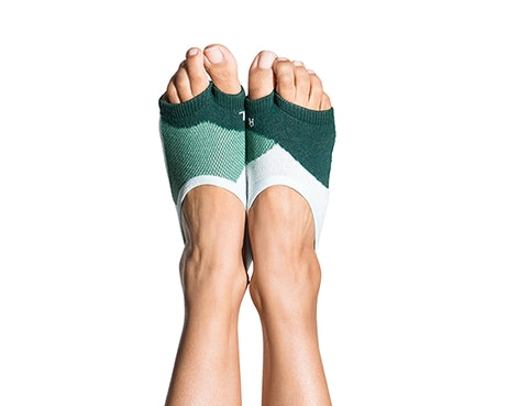Women's Flow Grip Socks - Pilates l Yoga l Barre - Warrior Grey – Tucketts™