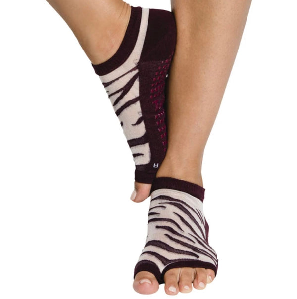 tucketts flow grip socks sheer garnet tiger