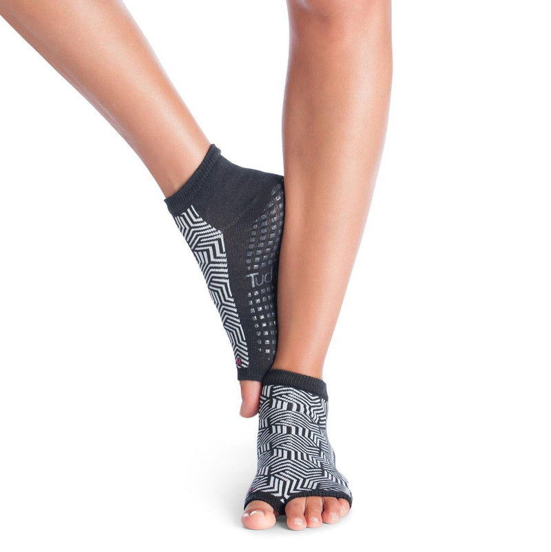 https://www.simplyworkout.com/cdn/shop/products/tucketts-graphic-black-white-pilates-sock_1_800x.jpg?v=1704831156