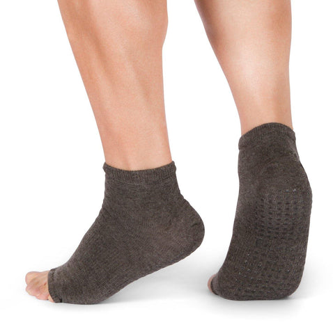 Grip Socks for Men by Tucketts – SIMPLYWORKOUT